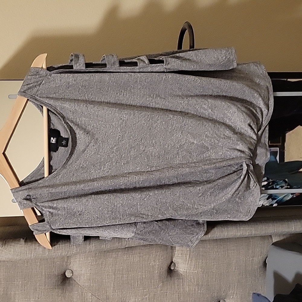 Gray iZ crop top shirt